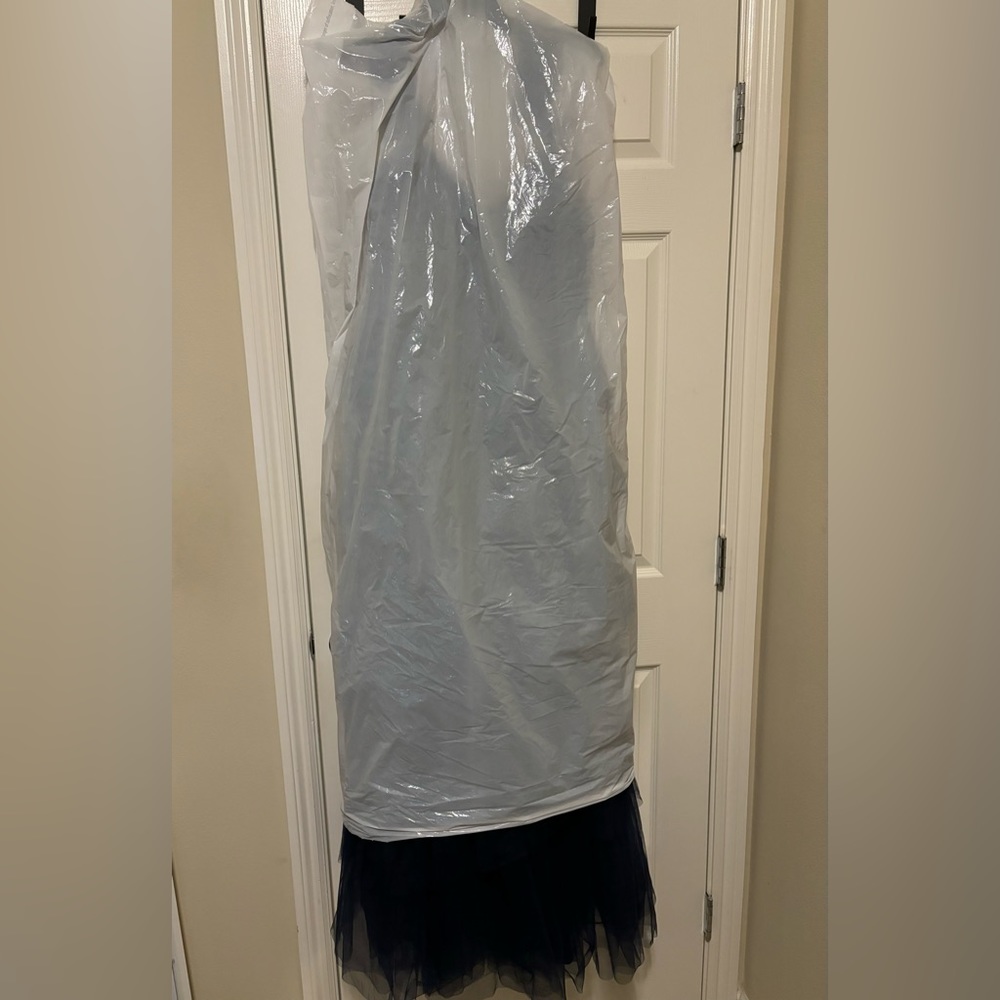 BCBGMAXAZRIA Evening Ruffled Gown, navy tiered tulle - Picture 13 of 13